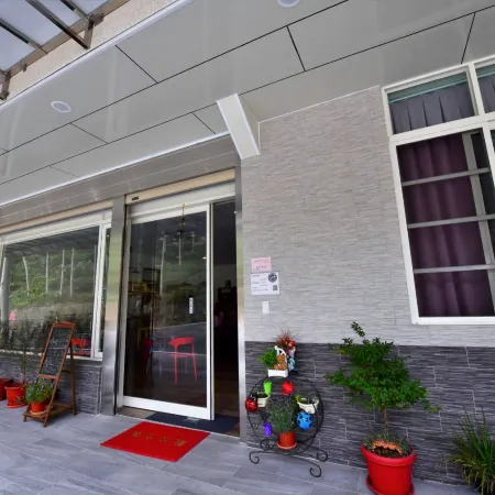 Hong’s Friend Coffee＆Tea station B＆B Отели рядом с достопримечательностью «Старый город Fenchihu»