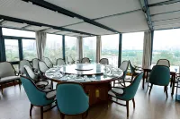 Weichi Guanshan Yuehu Holiday Hotel (Lianyungang Huaguo Mountain Scenic Area)