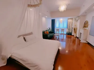 Longyan Lane to Homestay (Longyan Wanda Plaza) Hotels in Wanda Plaza