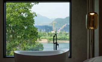 Floral Hotel·Yuedi Hotel (Tonglu OMG Heartbeat Paradise Branch)