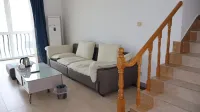 On the other hand· Chasing Waves Hidden Sea Holiday Homestay (Rushan Yintan Beach Branch) - Family