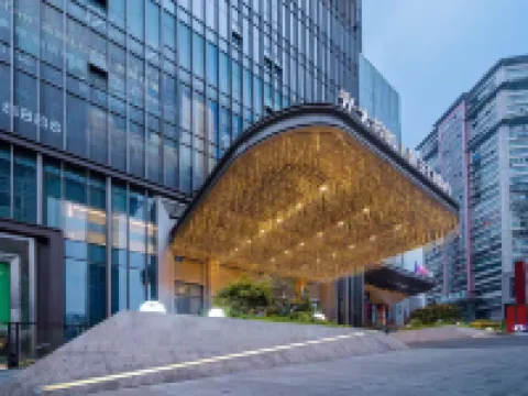 Chongqing Yunmu Lijin High-altitude River View Hotel (Jiefangbei Raffles City Branch) Hotels near Chaotianmen Square