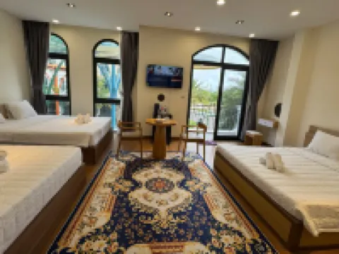 Beachside Bliss Grand World Hotels near Long Beach