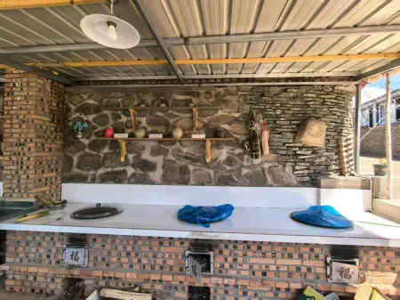 Guli Courtyard Homestay Отели в г. Ичунь