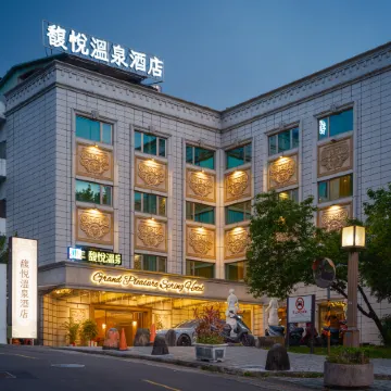 Grand Pleasure Spring Hotel Отели рядом с достопримечательностью «Бэйтоу»