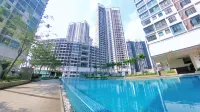 Up to 9pax, i-City i-Suite FREE WIFI 50"TV - Infinity Pools