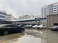 Hechi Xinyue Hotel - parking