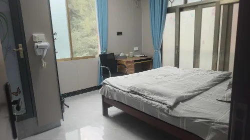 Fengxiang Hotel