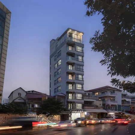 WH Chamkarmon Residence Отели рядом с достопримечательностью «Торговый центр Aeon»