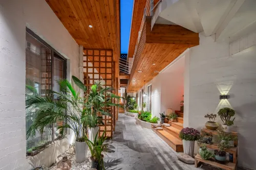 Gulou Li Homestay Luoyi Ancient City Lijingmen Cross Street Branch