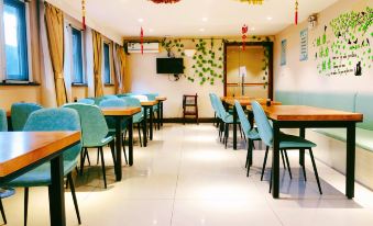 Dongfang Fengyun Business Hotel (Wuxi Huishan Wanda Branch)