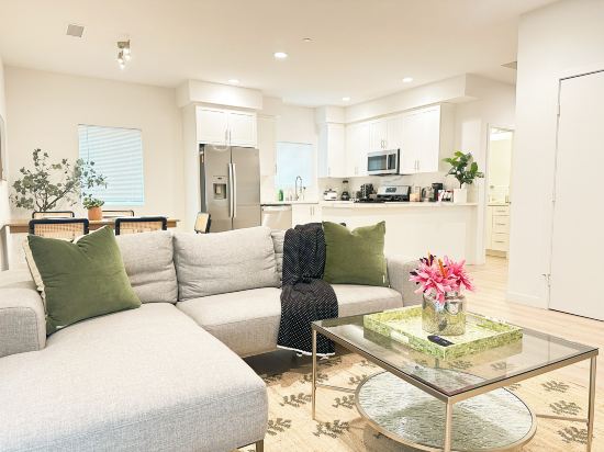 near rowland heights pomona 2 bedroom &2 bath Apt
