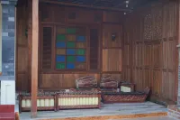 Dalem Jongke by Ubu Villa - 9 Bedrooms Villa in Yogyakarta