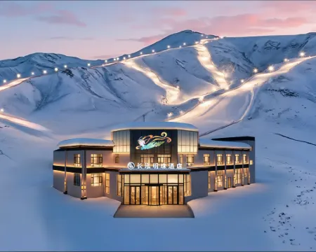 Changhong Pearl Hotel (Qinggeli Langshan Ski Resort) Hotels in Qinggil