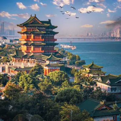 悦景MAWAVMDOMAHJONGWFAMYガーデンホテル 南昌（南昌八一広場縄金塔） 繩金塔周辺のホテル