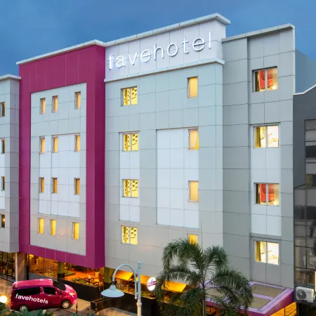 Favehotel Kelapa Gading Отели рядом с достопримечательностью «Мал Арта Гадинг»