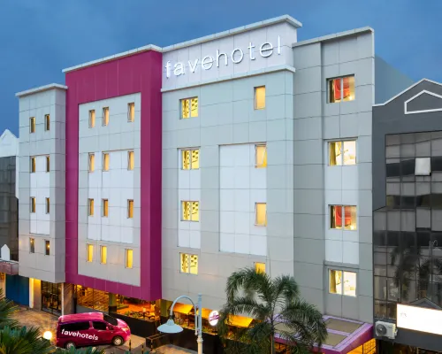 Favehotel Kelapa Gading Hotels near La Piazza