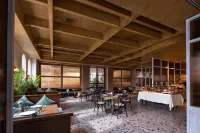 Dock S E-sports Hotel