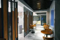 Happiness Hotel - Airport Shuttle