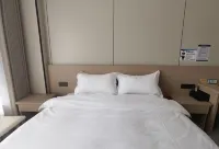 Kaiwei Hotel (Baoshan High-Speed Railway Station Yiwu International Trade City)