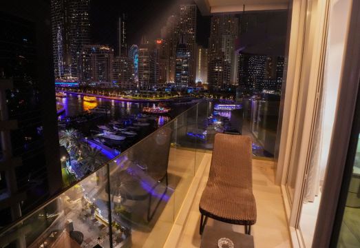 두바이 마리나 아파트 외관 및 수영장