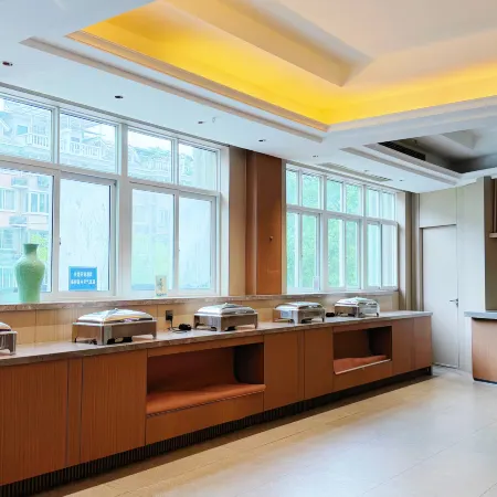 Huaqiao Dongfang Hotel