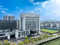 Country Inn & Suites Wuyuan Xiangao Ancient City High-speed Railway Station Hotel di 