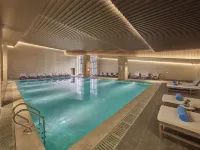The Reserve Hotel Luoyang, Curio Collection by Hilton - Pools