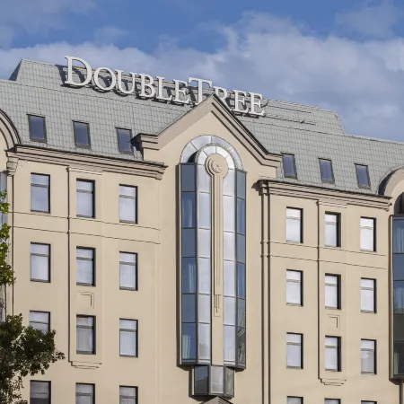 DoubleTree Moscow Arbat (Даблтри Москва Арбат) Отели рядом с достопримечательностью «Оружейная»