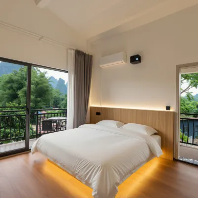 Jijian Qingshan Homestay (Yangshuo Shili Gallery Yulong River Scenic Area) Hotels near Moon Hill