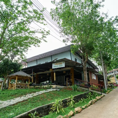 普吉島綠根飯店 拉查达码头附近的飯店