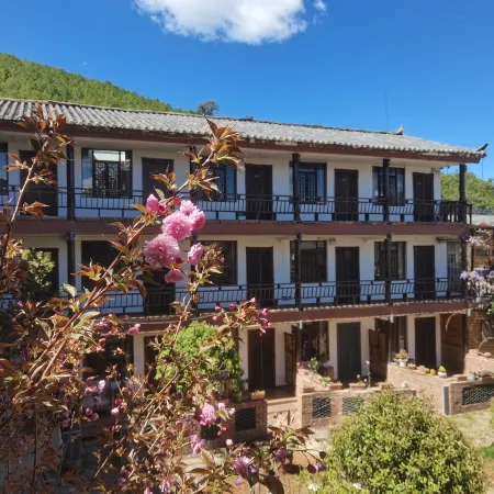 Lugu Lake Pumi Sunshine Hotel