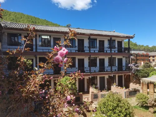 Lugu Lake Pumi Sunshine Hotel