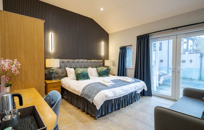Waterhead Retreat - Ground Floor, Private Entrance, Parking and Light Breakfast