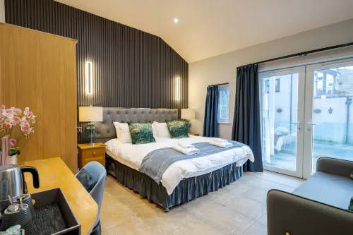 Waterhead Retreat - Ground Floor, Private Entrance, Parking and Light Breakfast - Pet friendly