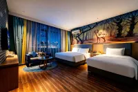 Huaye Yaju Hotel (Xinyang Pingqiao District Lihpao Plaza)