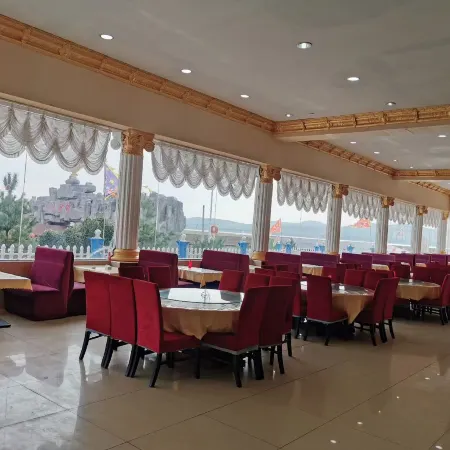 Xinji Hotel (Shandian Lake Scenic Area)