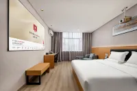 Junyi Select Hotel (Wuyi Hushan Square Store)