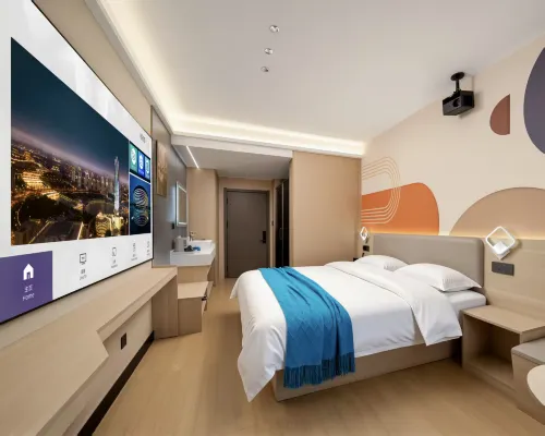 Huayi Hotel (Xinxiang East High-speed Railway Station)
