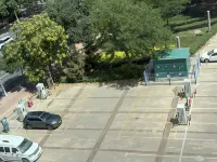 Rezen Longuu Hotel （Wuzhong Two Halls and One Center） - parking
