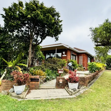 3BR Home with Pool Near Shops, M5 & Train Stations