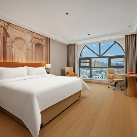Vienna Hotel (Xingyi Jushan Square Dream City)