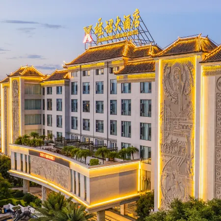 Xiongzhao Hotel (Dali Lushan Ancient City High-speed Railway Station)