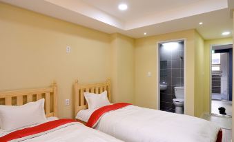 Red Guesthouse