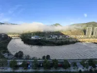 Vienna Hotel (Bazhong Nanjiang Yilian Home Store) - vue sur la montagne