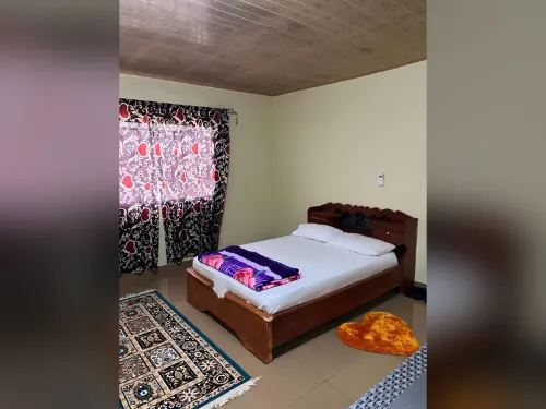 Yogi Home Stay Near Freetown Airport - breakfast
