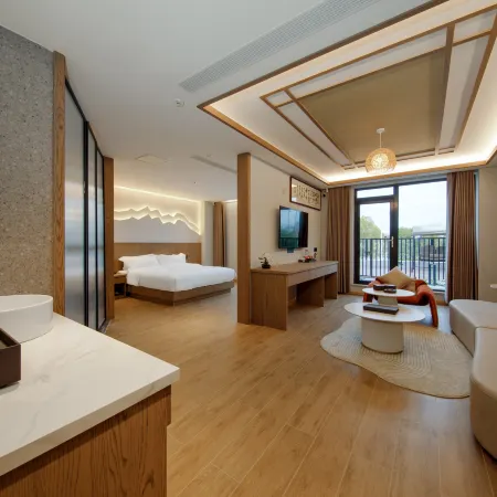 Tinghuyin Homestay (Yangzhou Slender West Lake Scenic Area)
