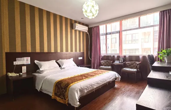 鳳凰鎮都市酒店