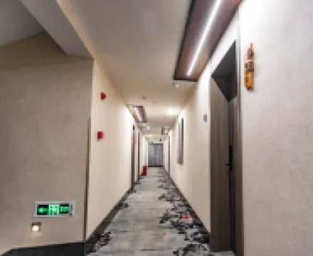 Yunya Theme Hotel (Qu County People's Government) - 2-Star