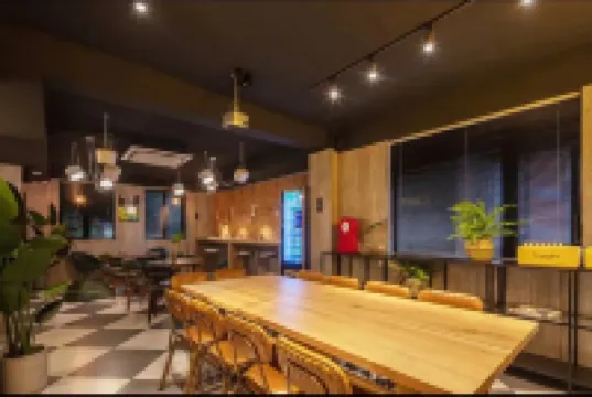 一間森林青年旅舍（上海靜安寺地鐵站店）